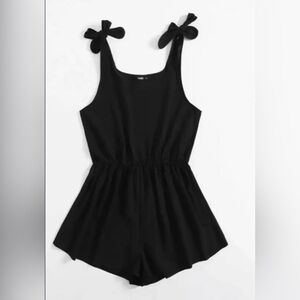 Plus size Solid Knot Shoulder Romper